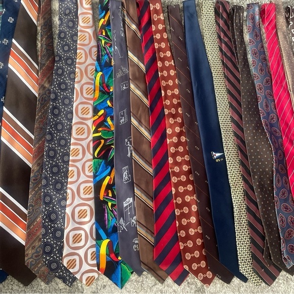 Lot of 50 Vintage NeckTies Gucci, Givenchy, Ernst, Haulinetrigere - Picture 3 of 15